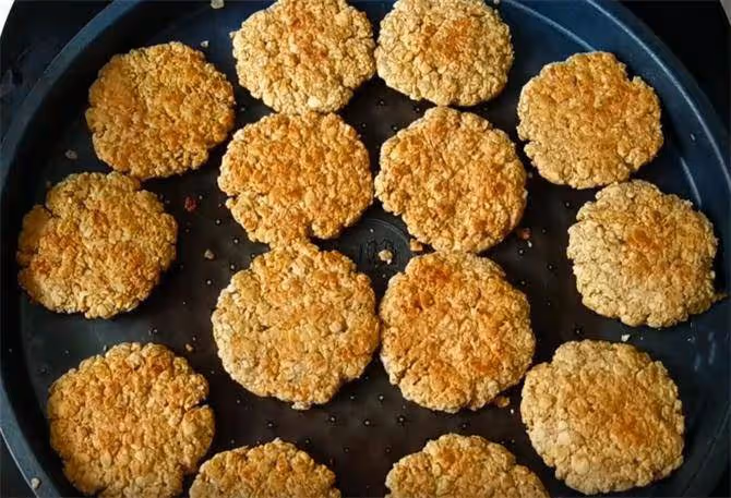 不用烤箱,不用糖,教你做燕麥餅乾,酥脆可口,減肥必備