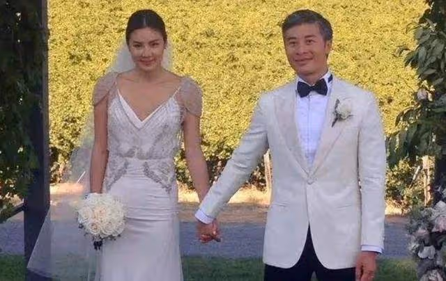 28歲嫁42歲黎明，4年敗光丈夫7億，38歲再嫁富二代卻胖成球