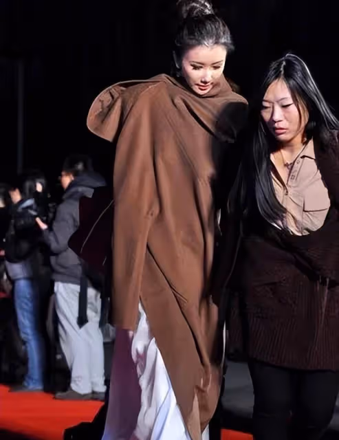 女星走光的尷尬瞬間：劉濤辣眼睛，劉嘉玲雲淡風輕，網友：注意點