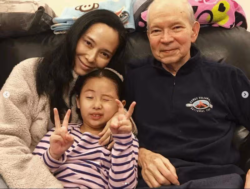 顏值抗打!50歲郭羨妮曬照慶生外貌如凍齡,曾情路坎坷後終遇真愛