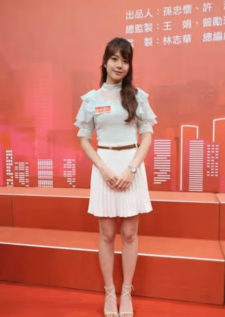青春!港姐冠軍莊子璇曬畢業照越變越美,被指豬鼻子更遭質疑整容