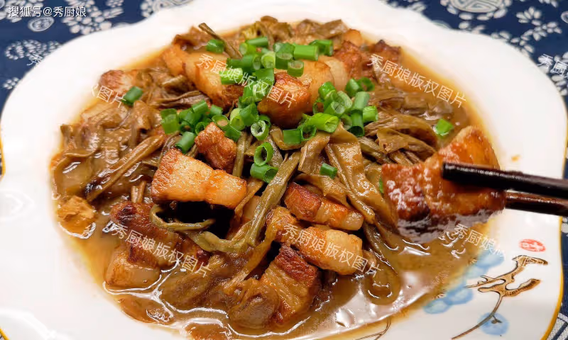 7月這菜使勁買，一次買20斤曬乾，吃一整年沒問題，燉菜燉肉真香