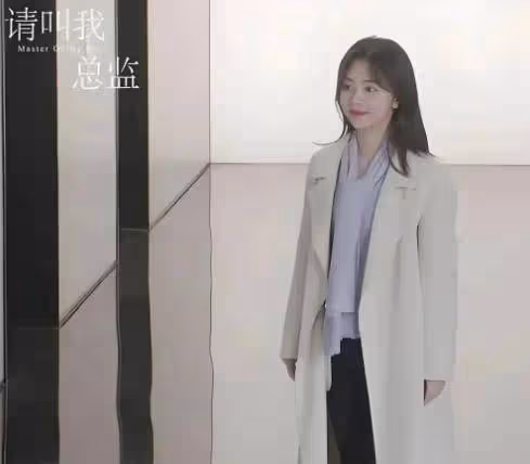 譚松韻新劇被吐槽!網友:穿得跟大媽似的,小手小腳撐不起職場服