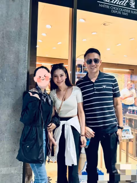 汪小菲和老婆直播,美顏意外關閉,小梅真實顏值曝光,本人顯浮腫