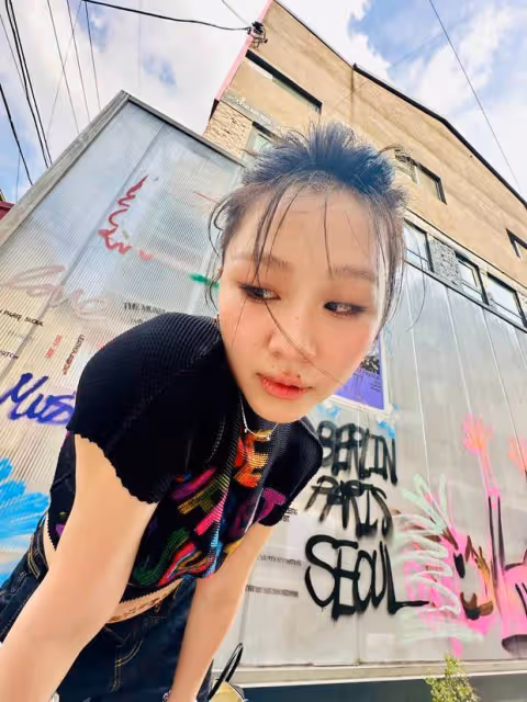 金靖曬七個月孕期酷照，孕肚上畫彩繪超有創意
