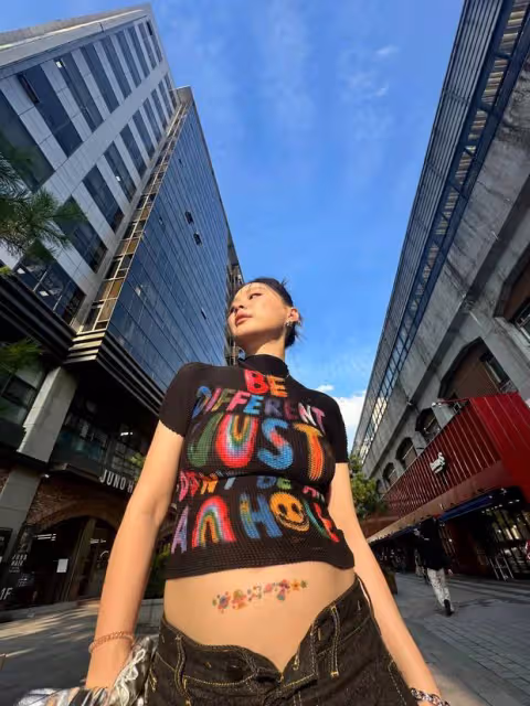 金靖曬七個月孕期酷照，孕肚上畫彩繪超有創意