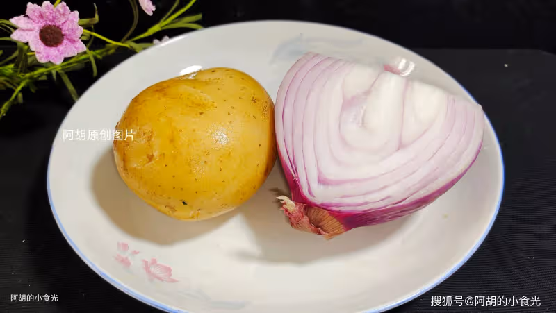 洋蔥和它天生一對,後悔沒早發現!記得一蒸一炒,出鍋香飄滿屋、食之口口留香