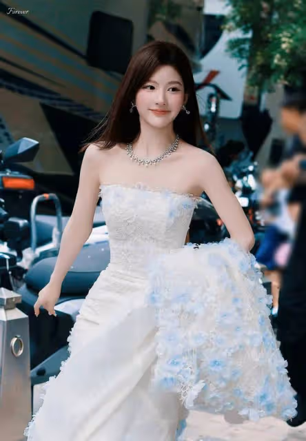 趙露思婚紗造型路透曝光,優雅純潔猶如白天鵝