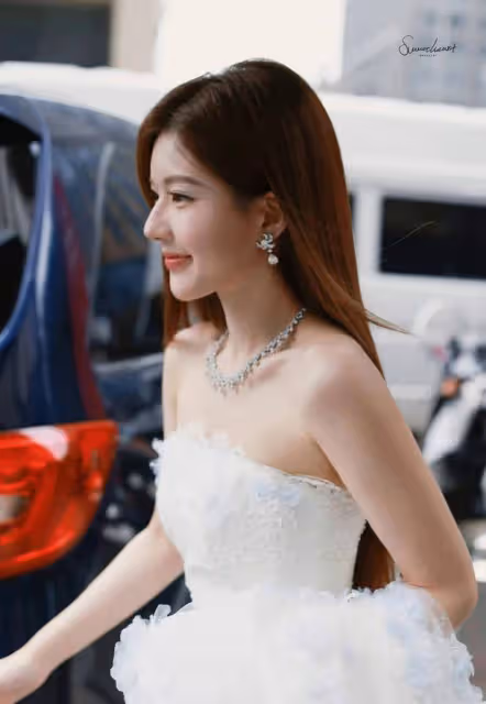 趙露思婚紗造型路透曝光,優雅純潔猶如白天鵝