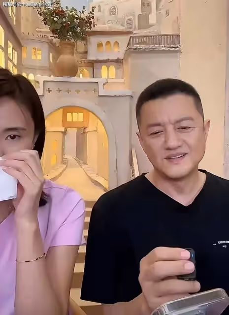 李亞鵬唱王菲的《因為愛情》,夫妻倆蹭熱度無底線,毫無邊界感