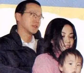 謝霆鋒對王菲防備心有多重?財產轉給自己的兒子,始終不肯再婚