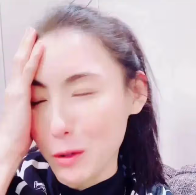 謝霆鋒聽說張柏芝病了,急忙趕往上海探望,拿出800萬給她治病