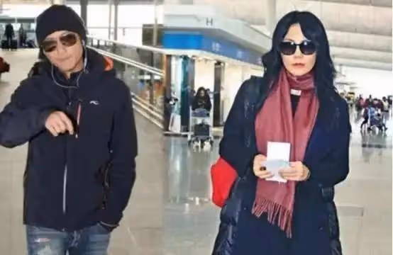 謝霆鋒聽說張柏芝病了,急忙趕往上海探望,拿出800萬給她治病