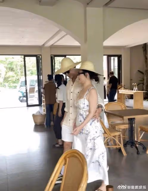 霍思燕小腹隆起不是懷孕是純胖?她昔日膚白貌美性感火辣
