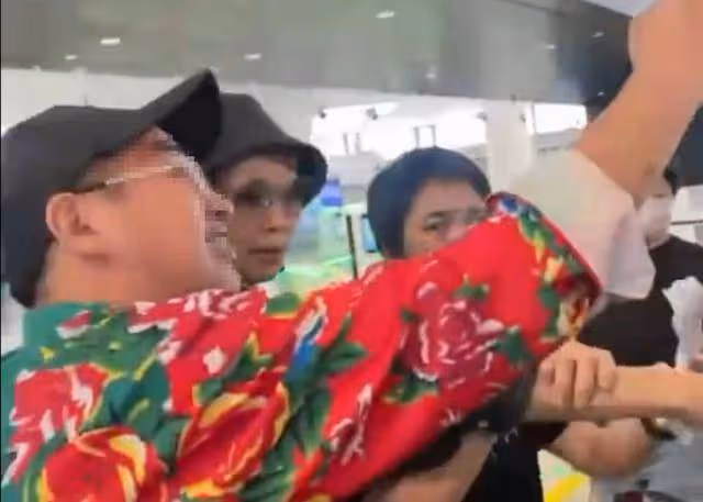 61歲葉童被嚇懵！她回應機場被罵：愛是克制