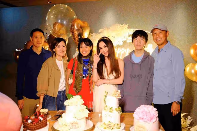 58歲美魔女生日獲老公安排暖心派對,兩夫妻甜蜜親吻勁溫馨