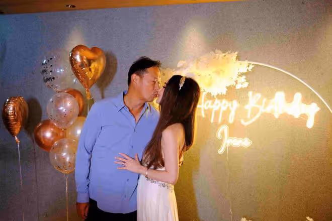 58歲美魔女生日獲老公安排暖心派對,兩夫妻甜蜜親吻勁溫馨