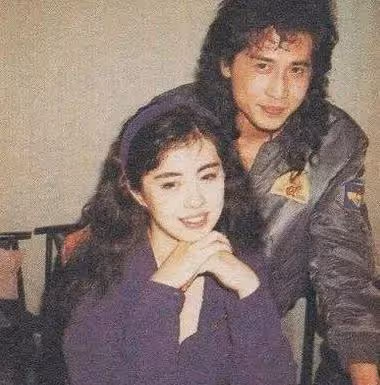 王祖賢在溫哥華隱居20年,不工作不拍戲,錢是從哪兒來?