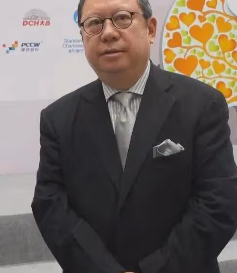 王祖賢在溫哥華隱居20年,不工作不拍戲,錢是從哪兒來?