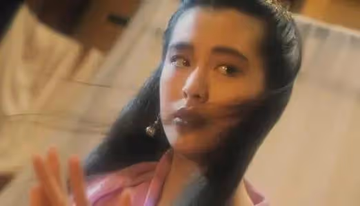 王祖賢在溫哥華隱居20年,不工作不拍戲,錢是從哪兒來?