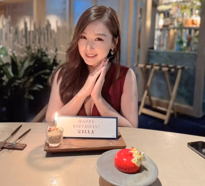 前TVB小花38歲生日仍一副童顏!穿紅裙小露性感,身材讓人慕了