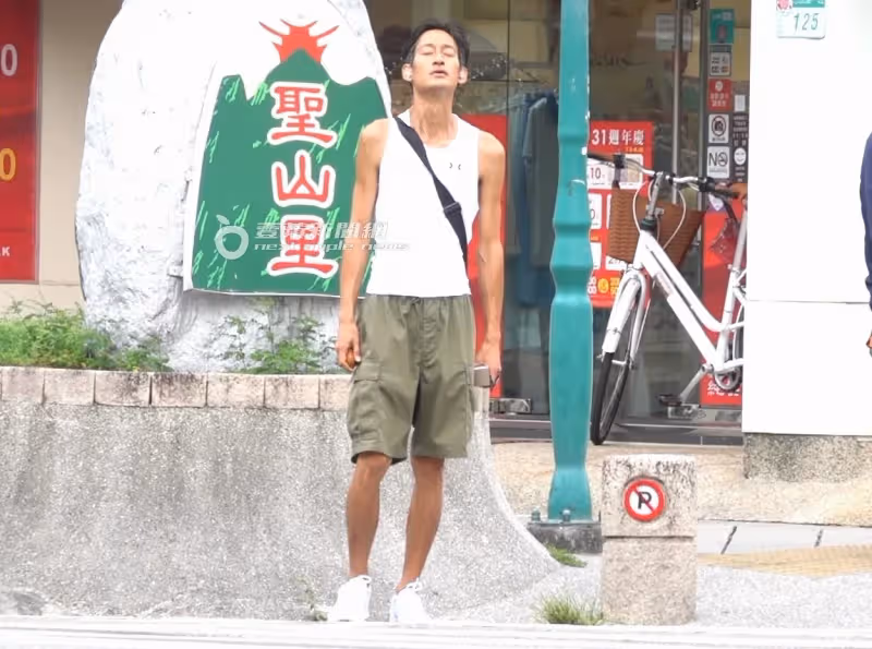 獨家直擊｜唐治平終認母屍！颱風夜灑酒敬母10小時　沿路丟包隨身物進花博過夜
