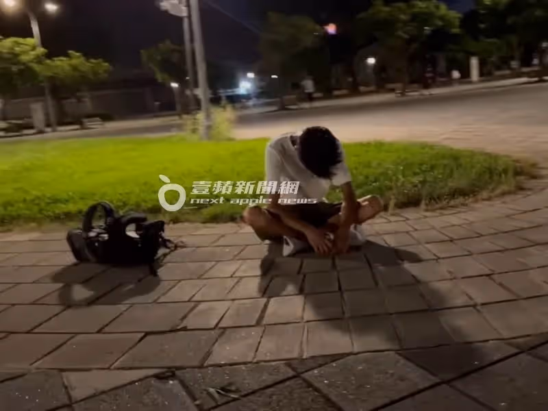 獨家直擊｜唐治平終認母屍！颱風夜灑酒敬母10小時　沿路丟包隨身物進花博過夜