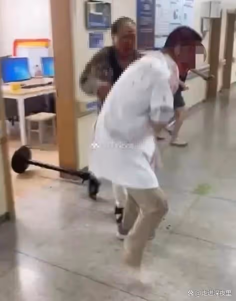 大反轉!李晟醫生案!全網口誅筆伐的黑衣女子其實在努力幫忙!