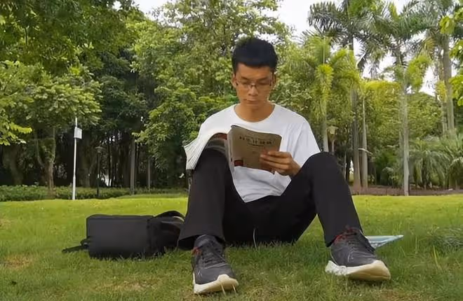 唐尚珺被華南師範大學錄取，評論區一片嘲諷：16年真的甘心嗎？