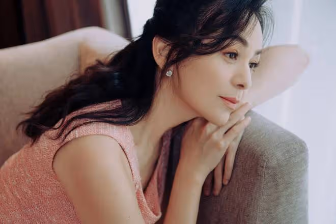 王琳22歲青澀舊照曝光，美貌驚艷，歲月難掩其風華絕代