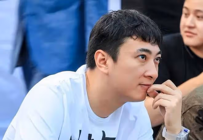 王思聰疑似新戀情曝光,與神秘女子共進晚餐,情感走向引猜疑
