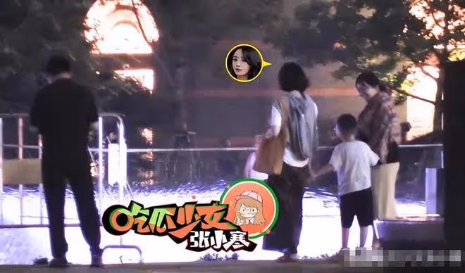 趙麗穎祖孫三代聚餐,5歲兒子身高快到肩膀,短髮穎寶媽味十足
