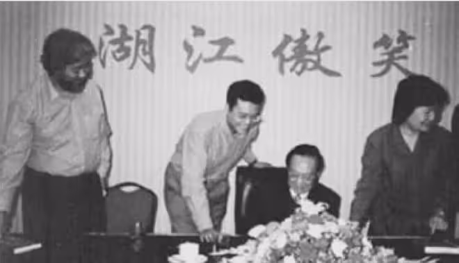 張紀中和小31歲嬌妻生三胎,網友擔心張紀中活不到孩子18歲