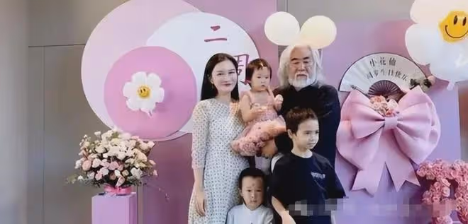 張紀中和小31歲嬌妻生三胎,網友擔心張紀中活不到孩子18歲