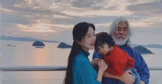 張紀中和小31歲嬌妻生三胎,網友擔心張紀中活不到孩子18歲