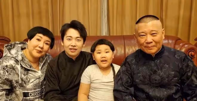 別再嘲沈騰老婆胖了,這5位男星都娶了「胖老婆」,卻個個很寵妻
