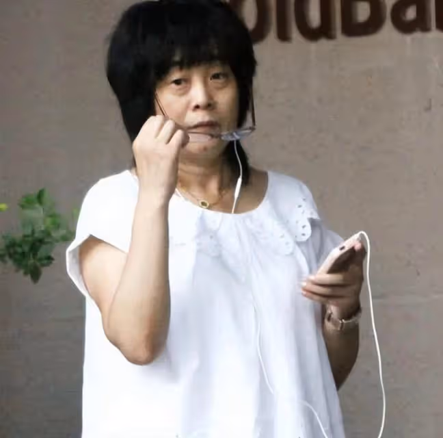 別再嘲沈騰老婆胖了,這5位男星都娶了「胖老婆」,卻個個很寵妻