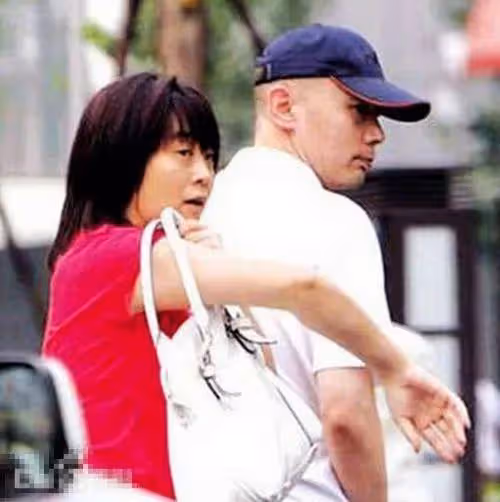 別再嘲沈騰老婆胖了,這5位男星都娶了「胖老婆」,卻個個很寵妻