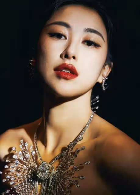 現實版玫瑰是她!朱珠7件事:入選全球最美臉孔法拉利總裁煞到她