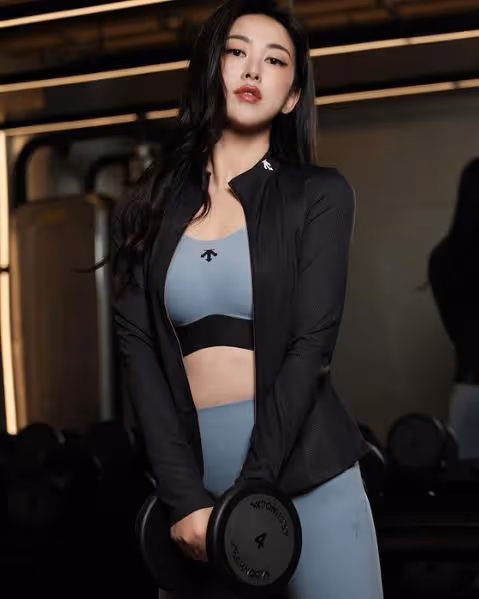 現實版玫瑰是她!朱珠7件事:入選全球最美臉孔法拉利總裁煞到她
