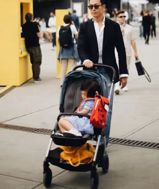朱珠老公馱女兒做伏地挺身,珠寶趴爸爸背上碎碎念,被親爹吐槽太重