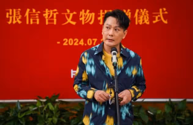 張信哲向上博捐贈12件旗袍,每一件都是晚清民國的精品