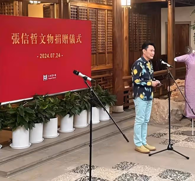 張信哲向上博捐贈12件旗袍,每一件都是晚清民國的精品