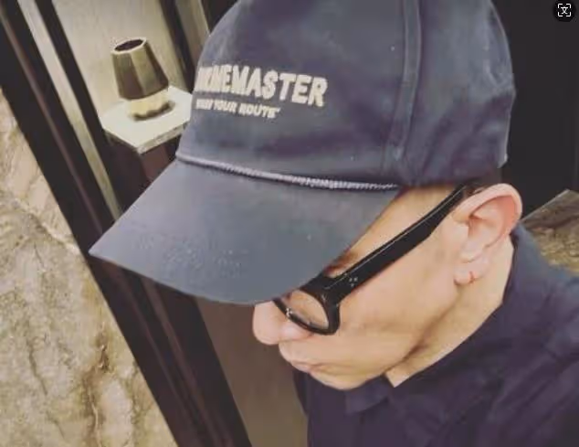 具俊曄曬最新電梯照,是大S喜歡的穿衣風格,他瘦了好多
