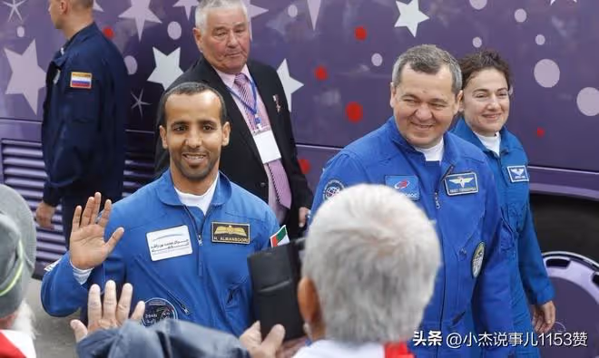 阿聯太空人已經到位!生動演繹什麼叫頭頂一塊布,全球我最富!