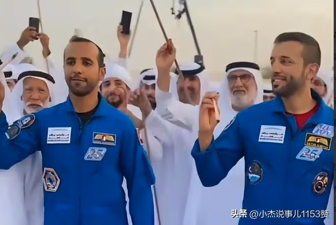阿聯太空人已經到位!生動演繹什麼叫頭頂一塊布,全球我最富!