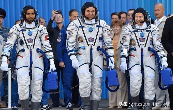 阿聯太空人已經到位!生動演繹什麼叫頭頂一塊布,全球我最富!