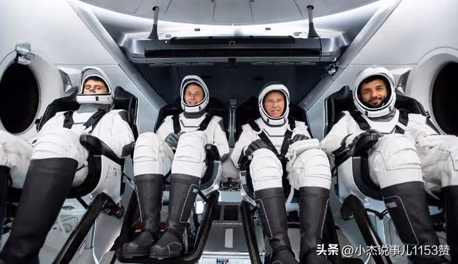 阿聯太空人已經到位!生動演繹什麼叫頭頂一塊布,全球我最富!
