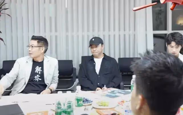太期待了！陳思誠邀約董宇輝參演春節檔新戲，與劉昊然王寶強合作