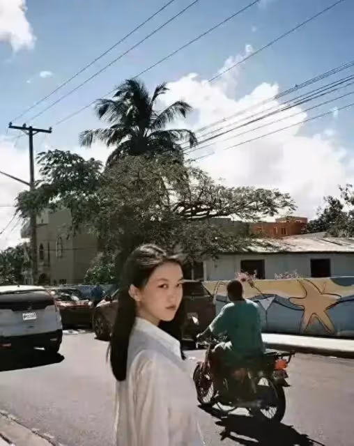 王菲陪女兒做完手術回京,李嫣戴帽子口罩顯低調,曬手術照心態好
